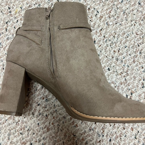 Banana republic boots Faux suede Booties size 10 - Picture 4 of 9